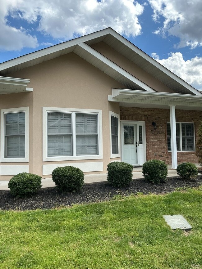 Building Photo - 2119 Zion Dr
