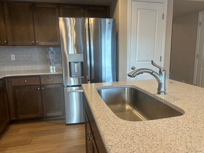 Foto del edificio - Modern Living in Skyview Village