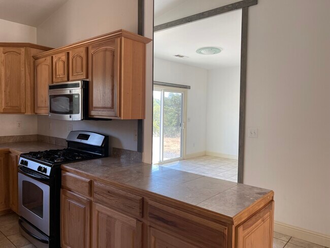 Building Photo - 16080 Ranchero Dr