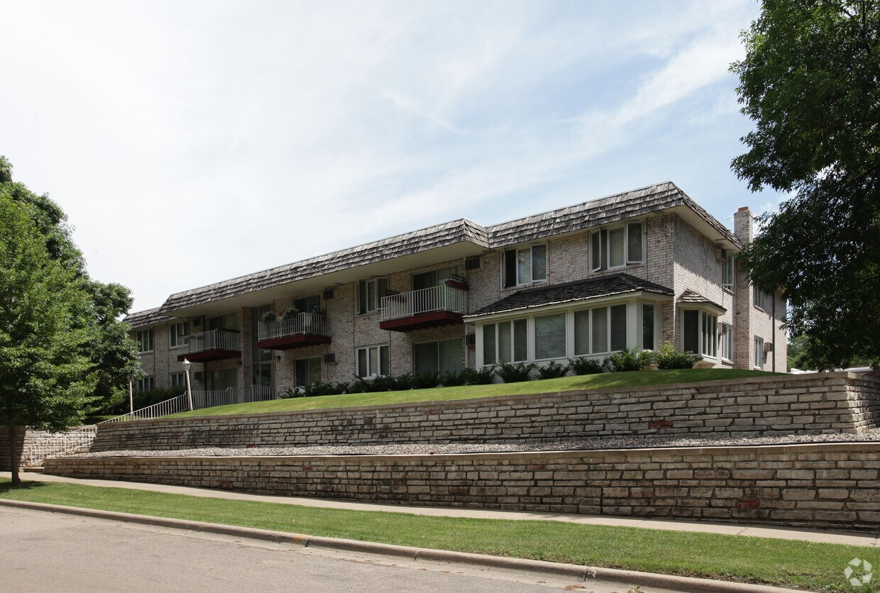 Foto principal - 6645 Queen Ave S