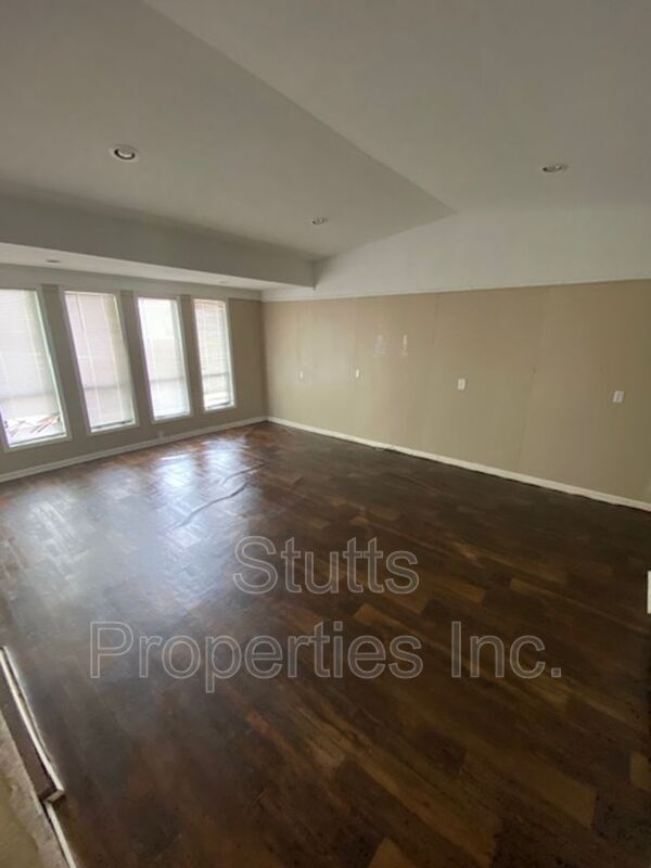 Building Photo - 1103 Waverly Ave