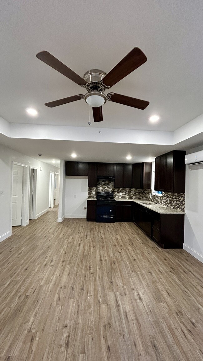 Foto del edificio - 7130 Shawnee Cir