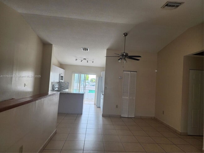 Building Photo - 2403 W 76th St