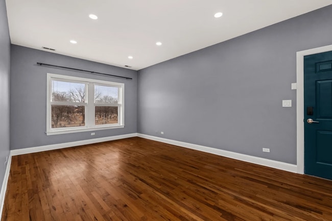 Photo - 1323 W Lawrence Ave Apartment