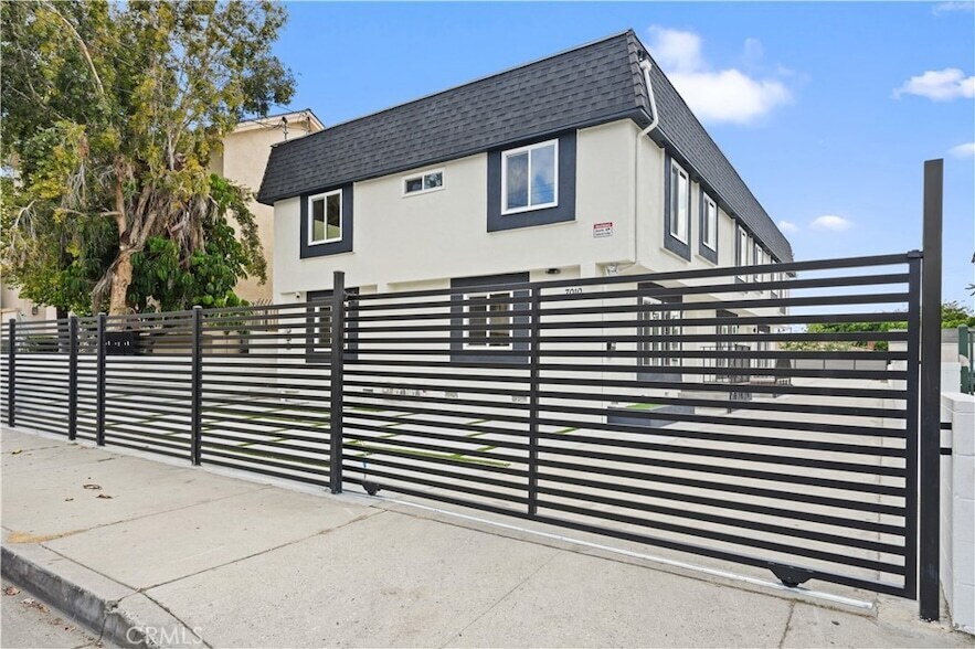 Foto principal - 7010 Lennox Ave