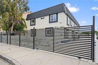 Building Photo - 7010 Lennox Ave
