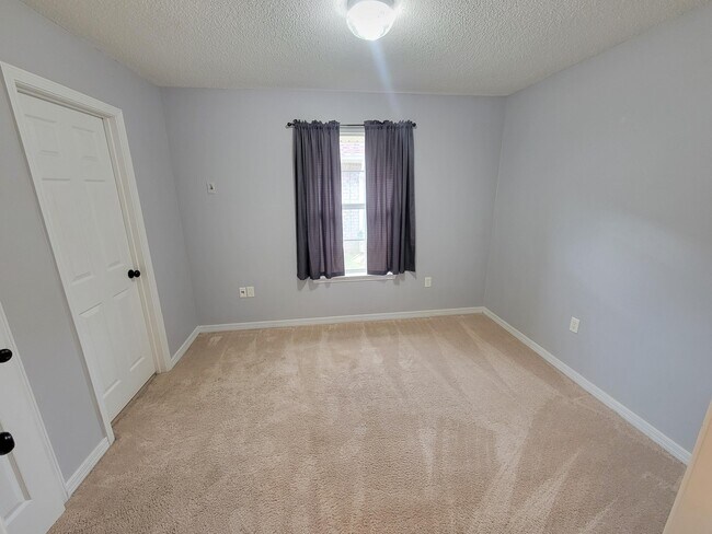 Foto del edificio - 9780 Parker Lake Cir