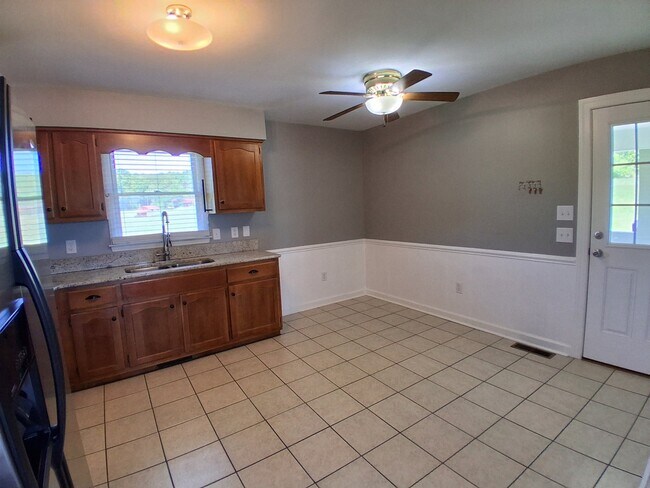 Building Photo - 613 Timber Ridge Rd