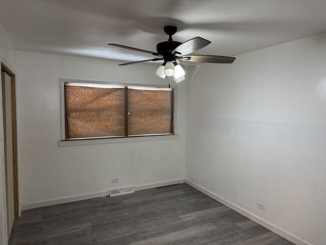 Building Photo - 1104 E 156th Pl