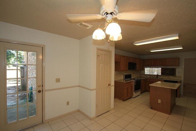 Building Photo - 14 Cottage Grove Pl