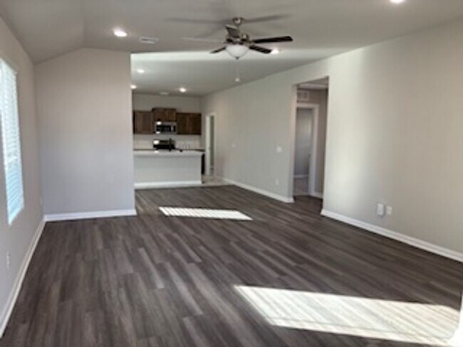 Building Photo - Beautiful New Home!