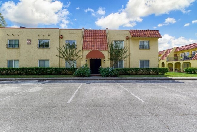 Building Photo - 3918 La Mirada Dr N