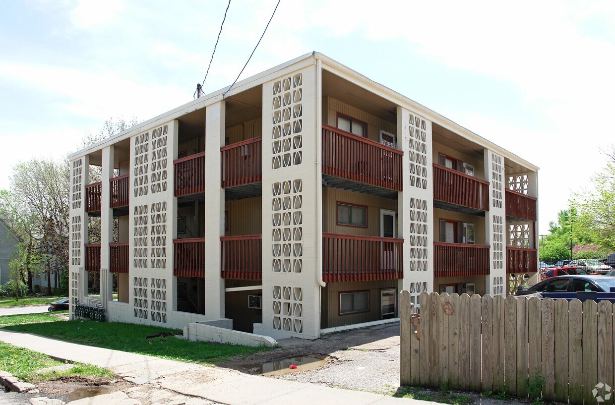 Rollins Place Now Leasing for Fall! 1403 Tennessee St Lawrence, KS