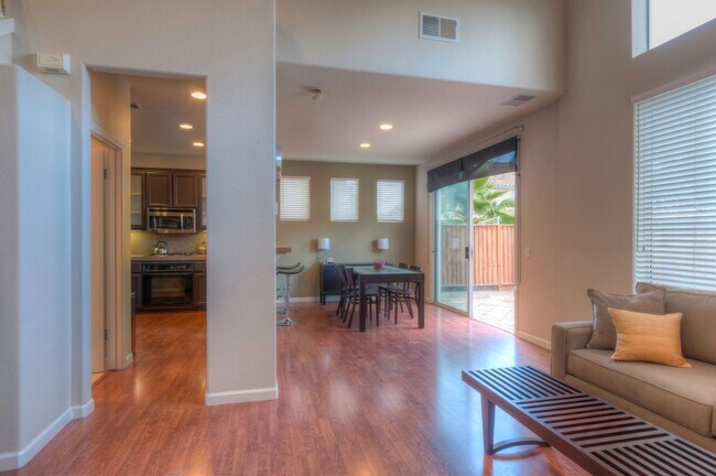 Foto del edificio - A must see beautiful 3 bedrooms 2.5 bathrooms single family home