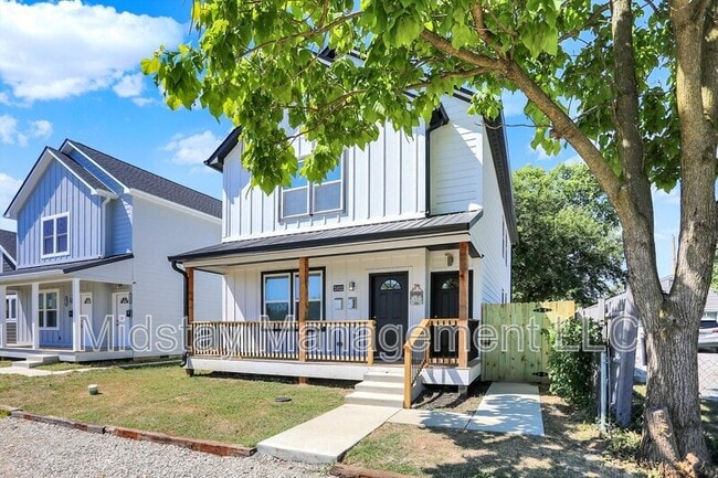 Building Photo - 2022 Rembrandt St