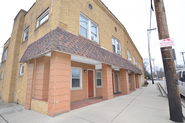 Building Photo - 300 W Seymour Ave
