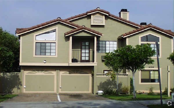 Building Photo - 4084 Hamilton St