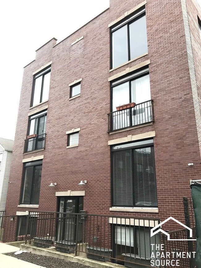 Foto del edificio - 637 W 16th St