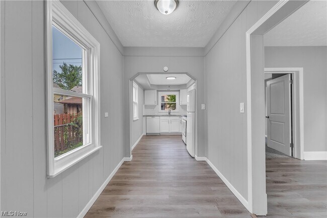 Building Photo - 3318 W 90th St