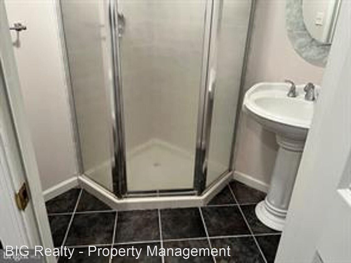 Foto principal - 2 br, 2.5 bath House - 522 Bassett Ln