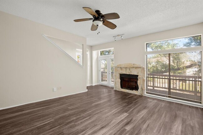 Foto del edificio - 6726 Lancret Hill Dr