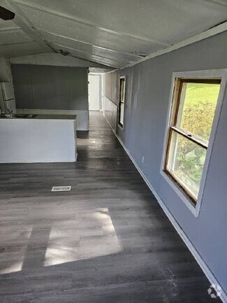 Building Photo - 435 Parsons Rd