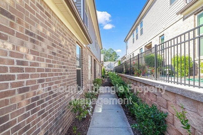 Foto del edificio - 728 Lampwick Ln