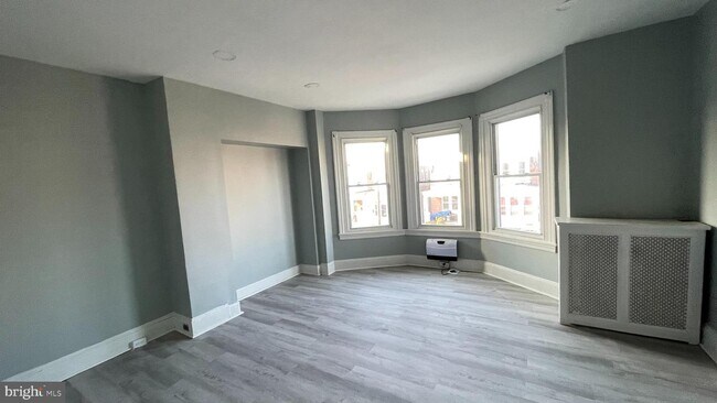 Building Photo - 312 W Grange Ave