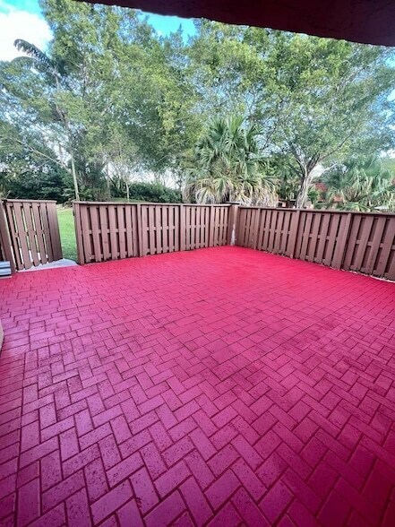 Foto del edificio - 8099 Severn Dr