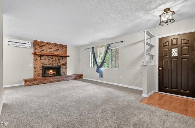 Building Photo - 981 Upper Applegate Rd