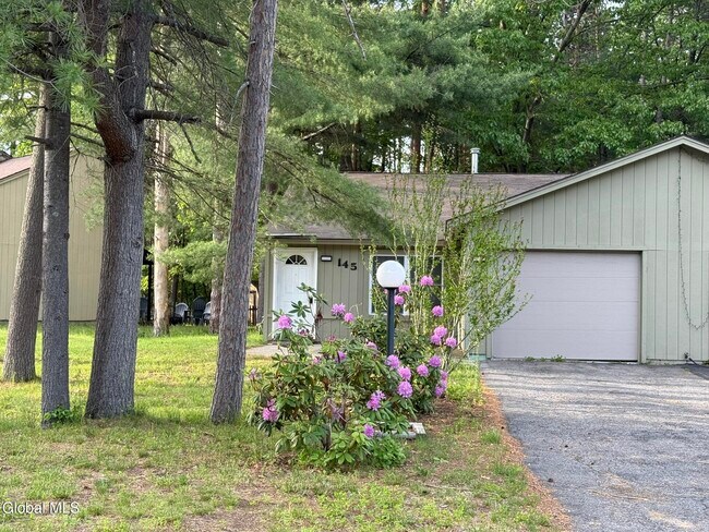 Foto del edificio - 145 Thimbleberry Rd