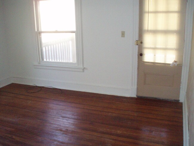 Building Photo - 353 Park St