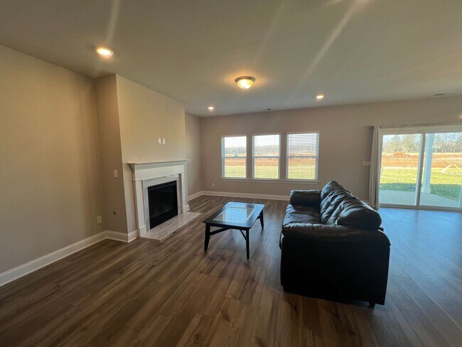 Foto del edificio - Spacious 5 Bedroom, 4 Bathroom + Bonus & O...