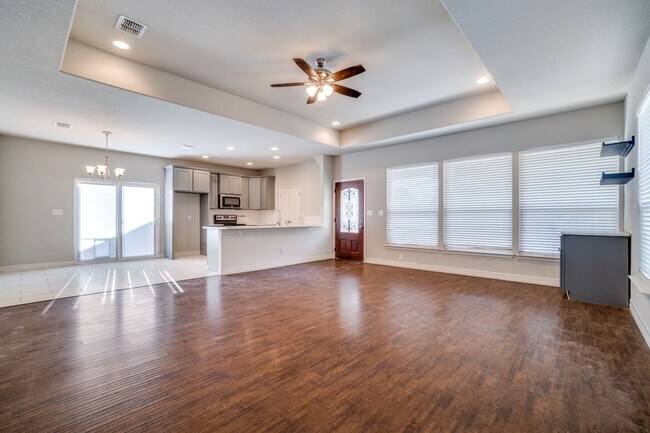 Building Photo - 3 Bedroom/2 Bath Beacon Hill Subdivision