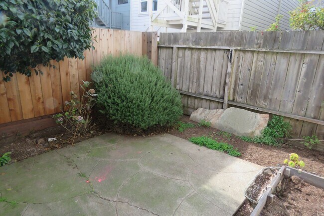 Foto del edificio - 2 Bedroom with VIEWS in Sunnyside Neighborhood