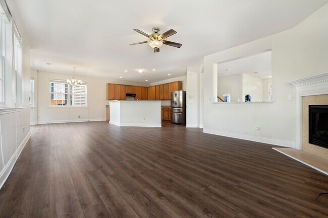 Foto del edificio - 4BR/2.5BA Charming Colonial Home