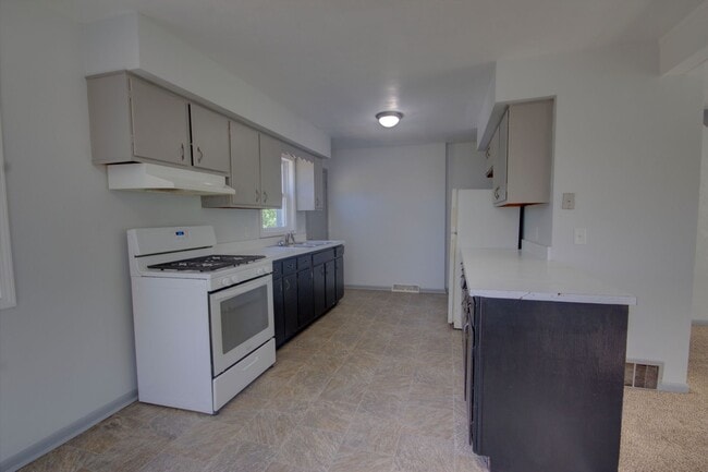 Building Photo - SL KSR1012