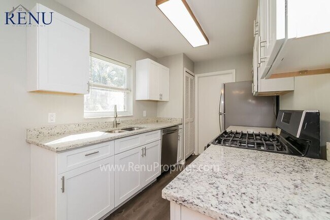 Foto del edificio - Now Available!