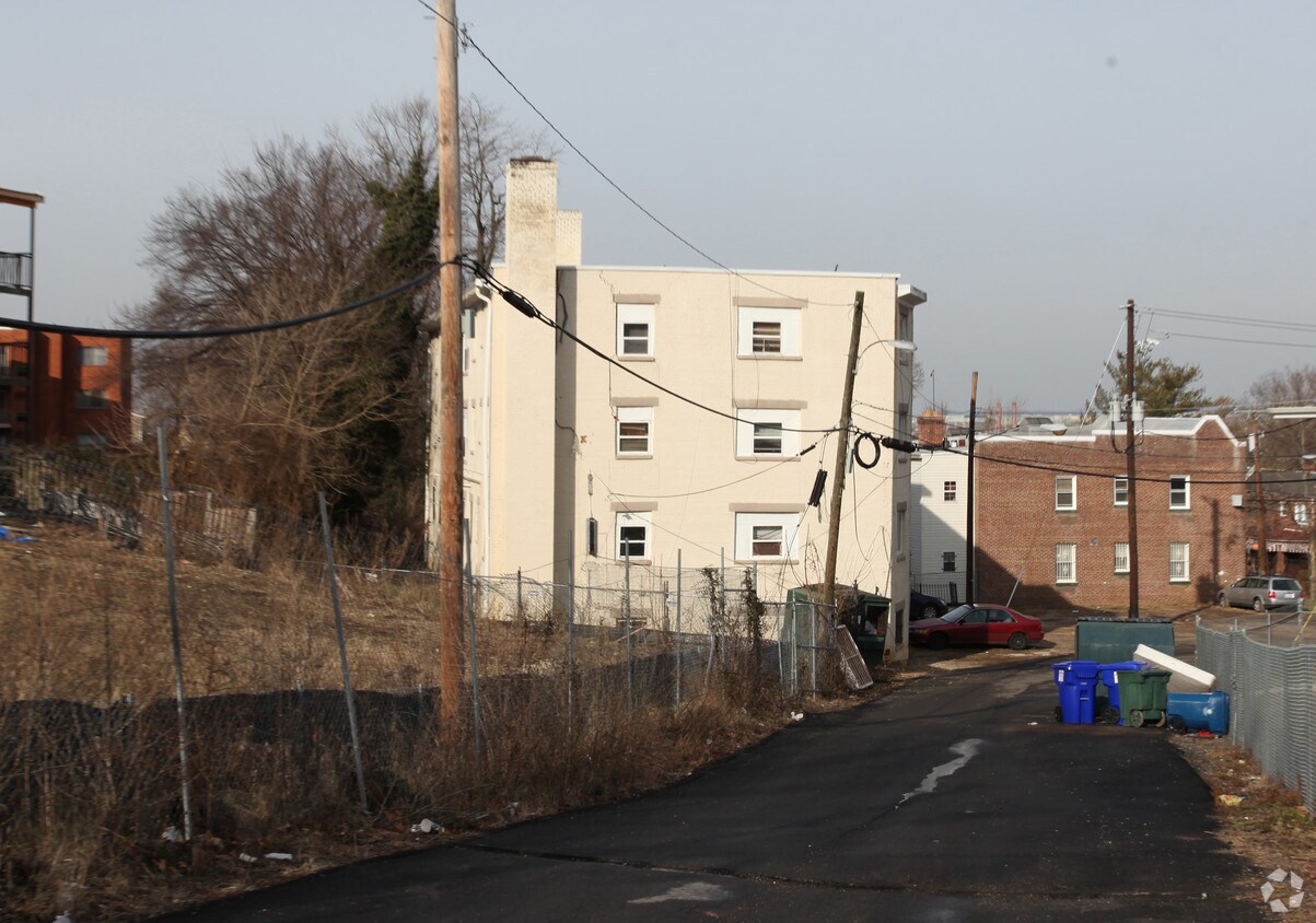 Building Photo - 2100 Fendall St SE