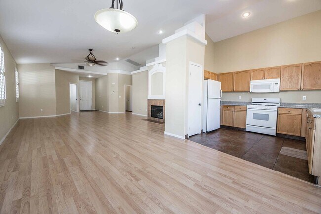 Building Photo - Stunning Single Story in Henderson