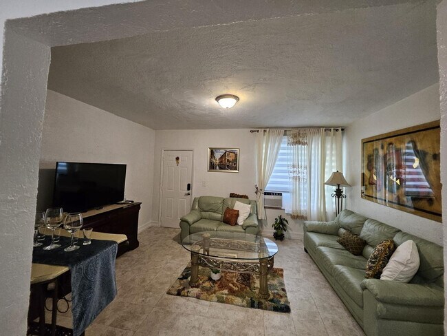 Foto del edificio - 680 SW 7th Ave