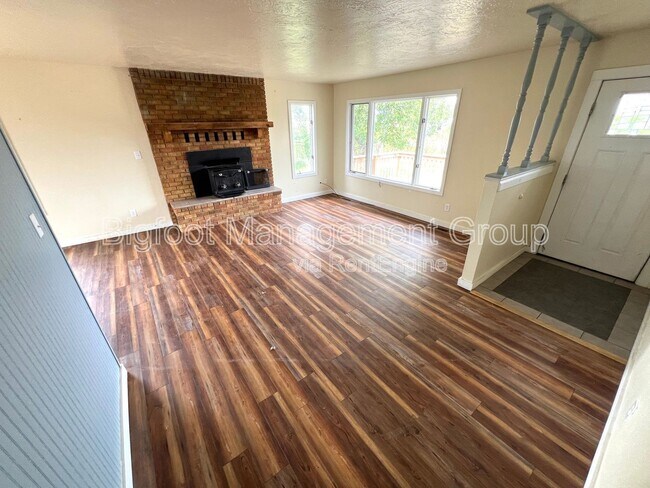 Building Photo - 3750 Heather Dr