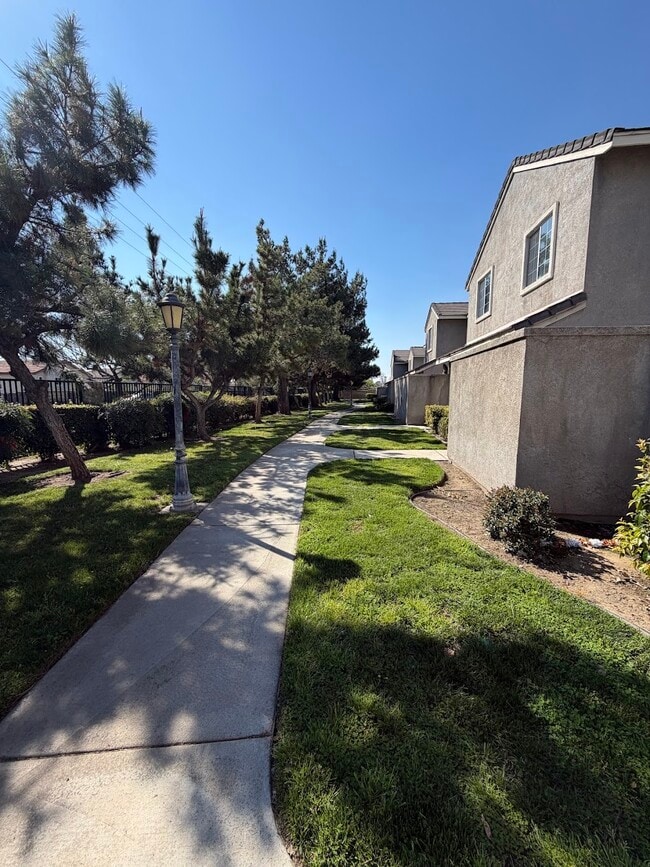 Photo - 204 W Walnut Ave Townhome