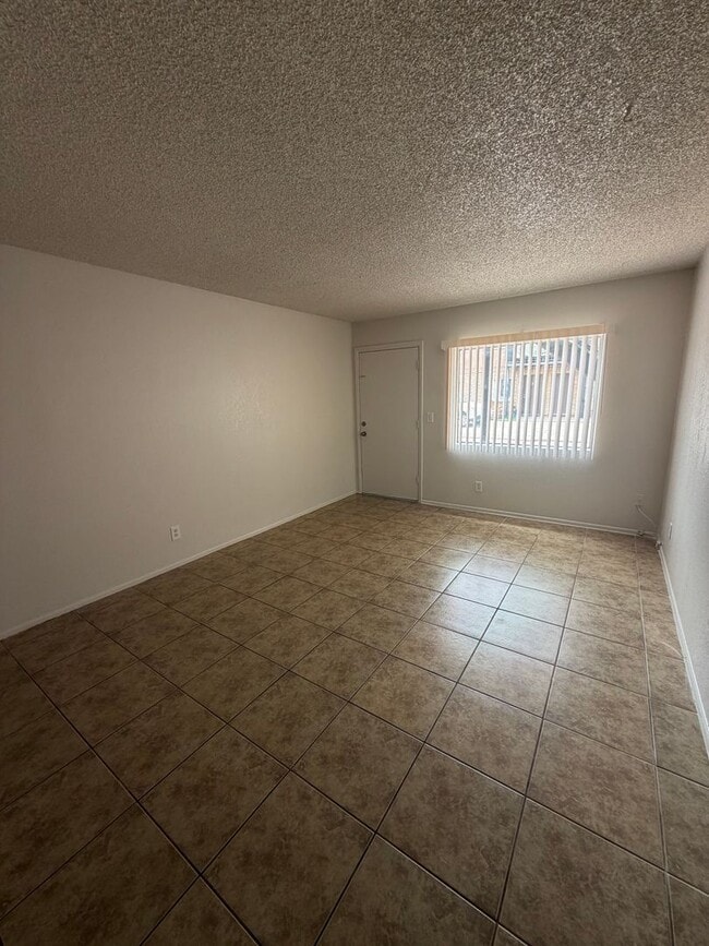 Building Photo - 330 W 5th Pl