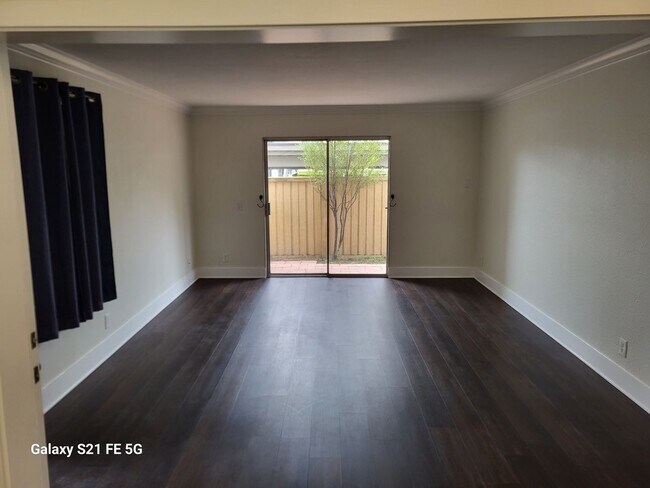 Building Photo - NEW PRICE REDUCTION!!! Beautiful Condo: 3 ...