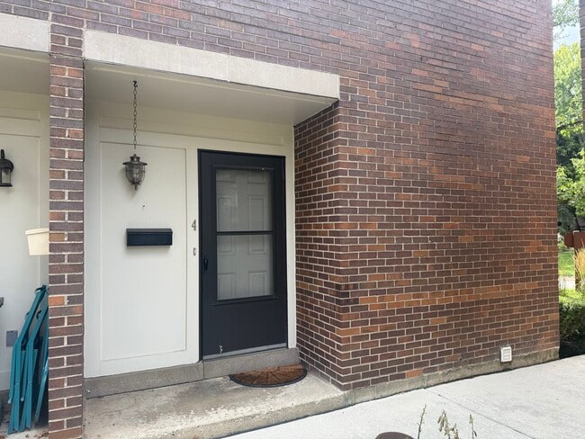 Building Photo - 4 Birch Tree Ct