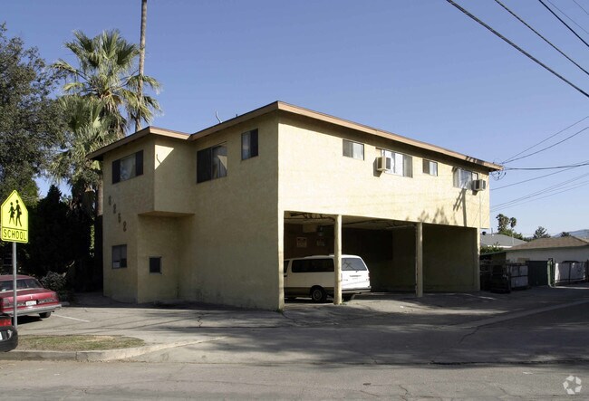 Building Photo - 8252 Hazeltine Ave