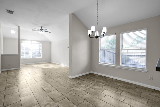 Building Photo - 10486 Twin Circles Dr