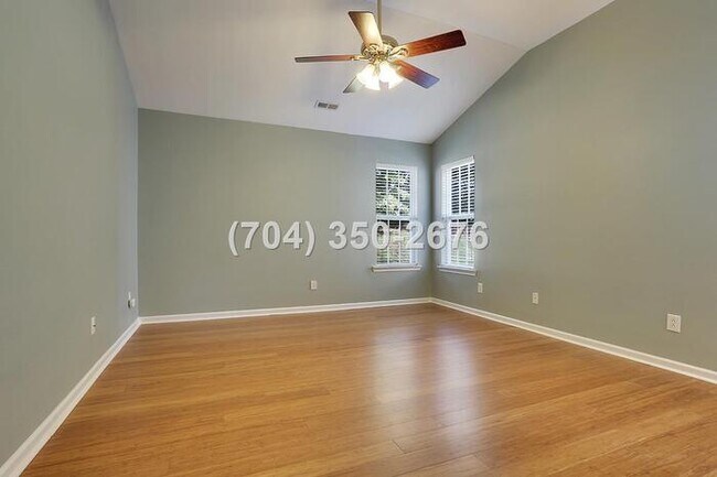 Building Photo - Beautiful House One-story with open floor ...