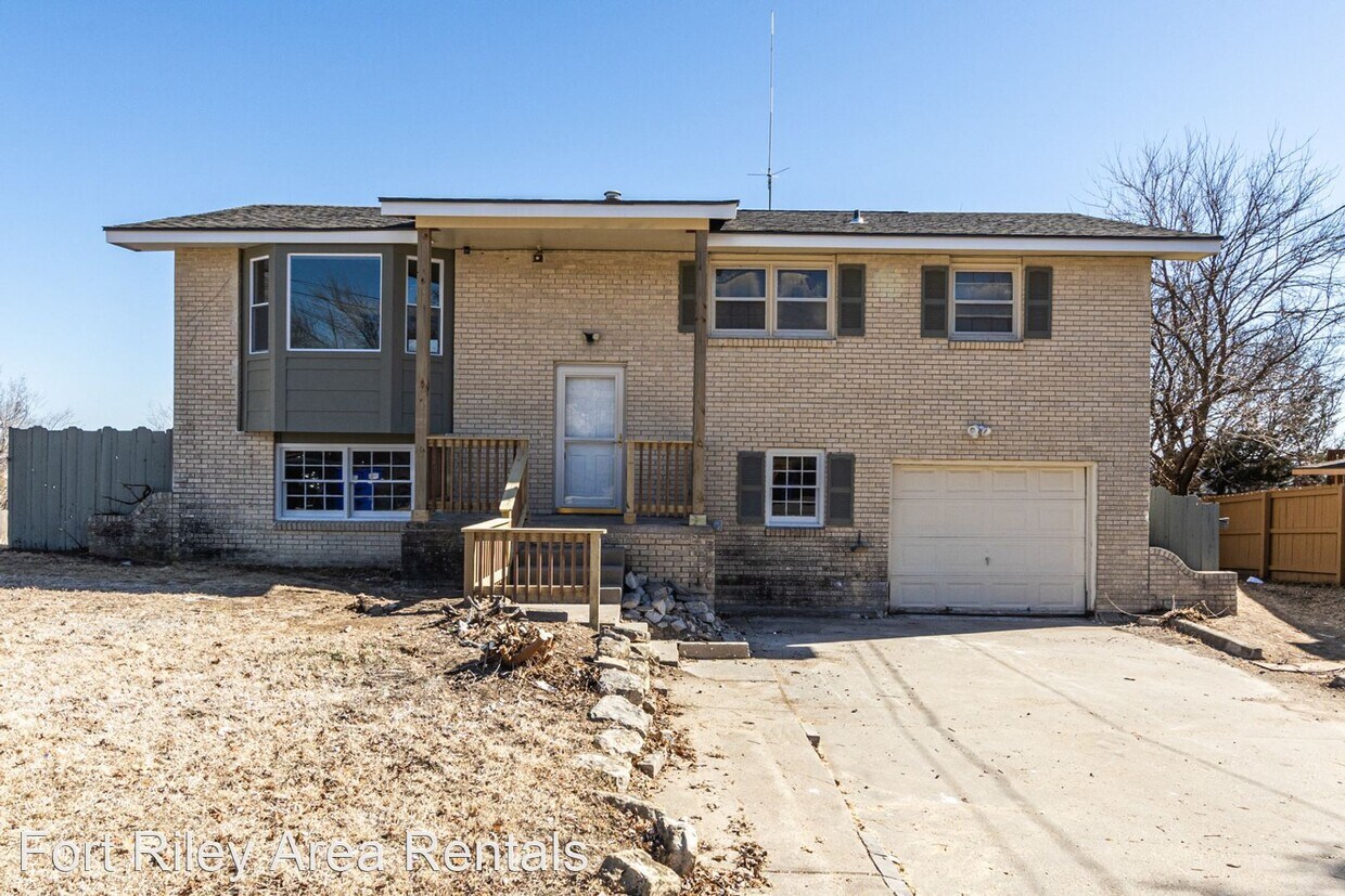 601 Rockledge Dr, Junction City, KS 66441 House Rental in Junction